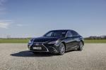 Lexus ES300h with Digital Side-View Monitor 2020 года (EU)